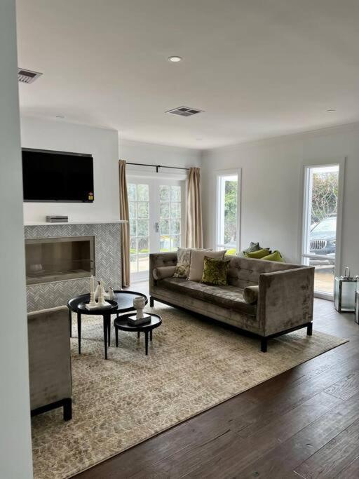 Sunnyside Luxurious 4br Art Villa, Fireplace, Village 2mins Villa