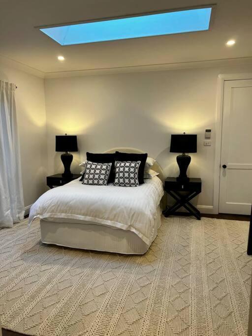 Villa Sunnyside Luxurious 4br Art Villa, Fireplace, Village 2mins *