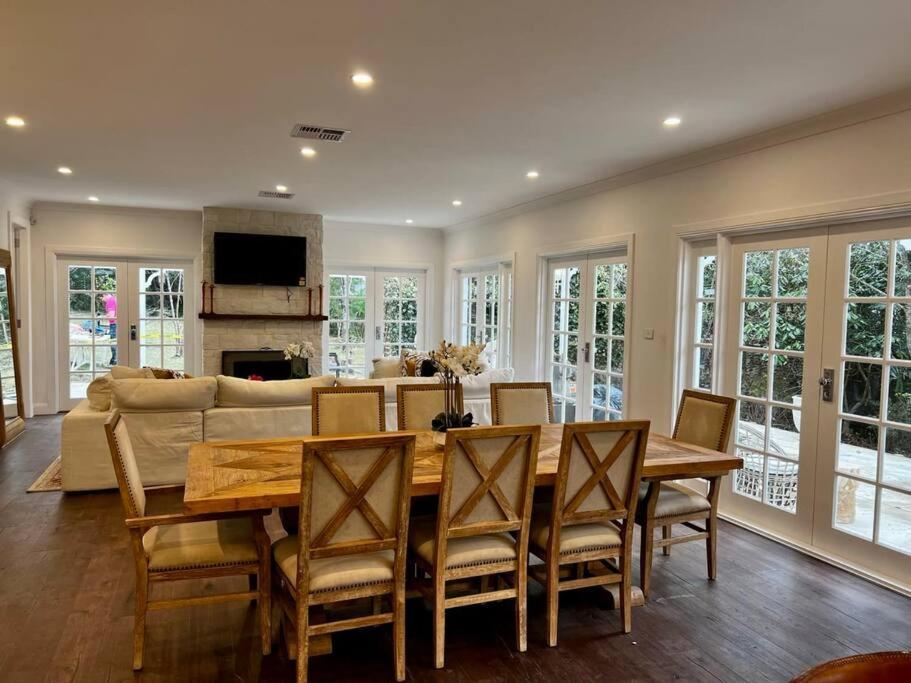 Villa Sunnyside Luxurious 4br Art Villa, Fireplace, Village 2mins Wentworth Falls