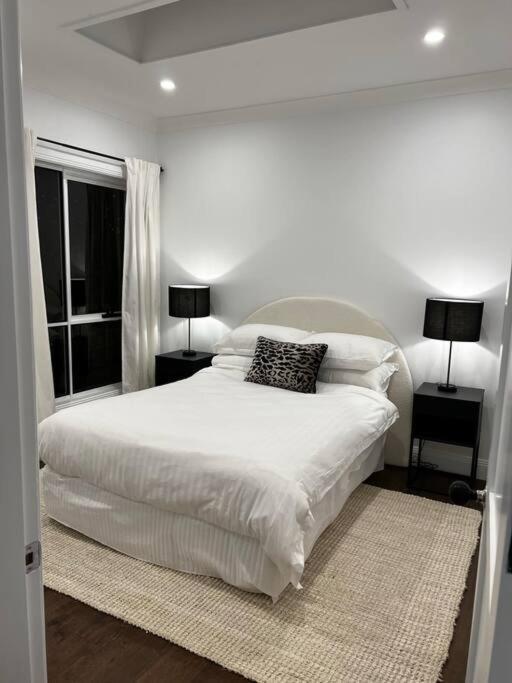 Sunnyside Luxurious 4br Art Villa, Fireplace, Village 2mins *